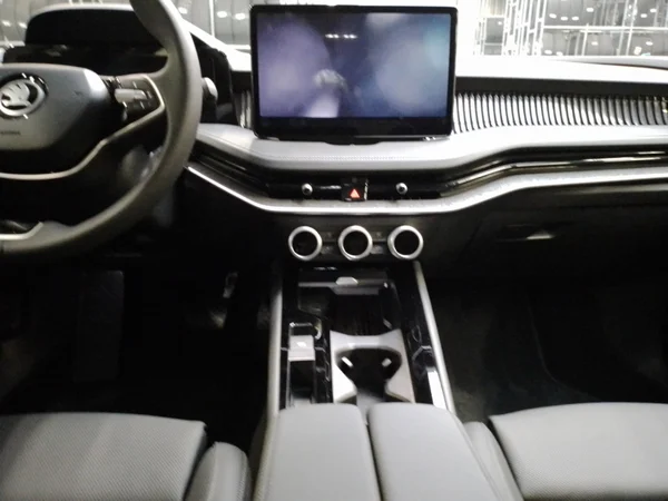 SKODA Superb Combi (2024) — foto 6 van 15