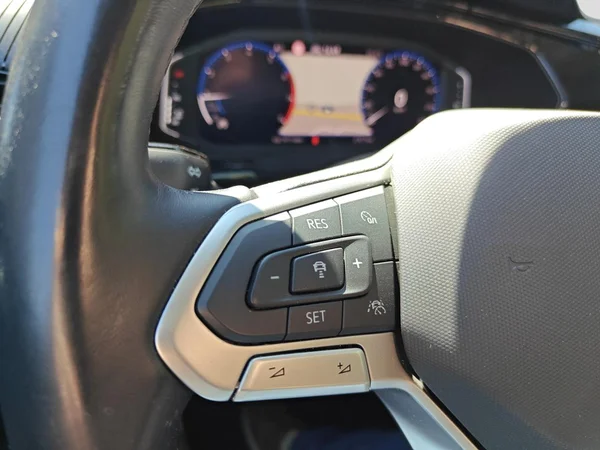 VOLKSWAGEN T-Cross (2023) — foto 2 van 19