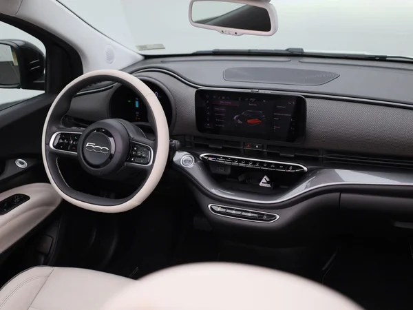 Fiat 500C (2023) — foto 26 van 40