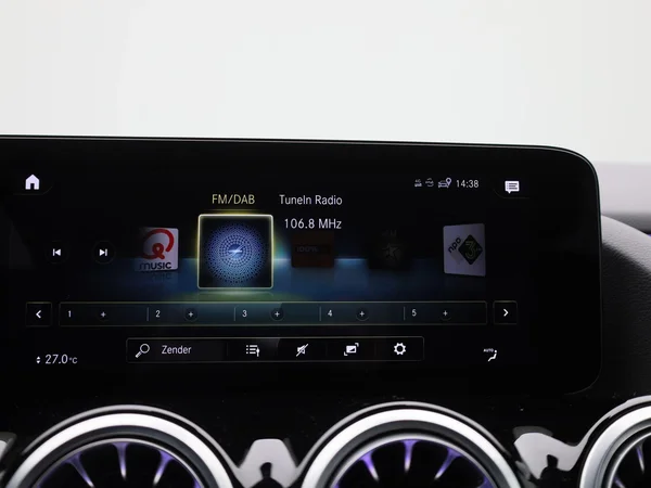 Mercedes-Benz EQA (2024) — foto 16 van 43
