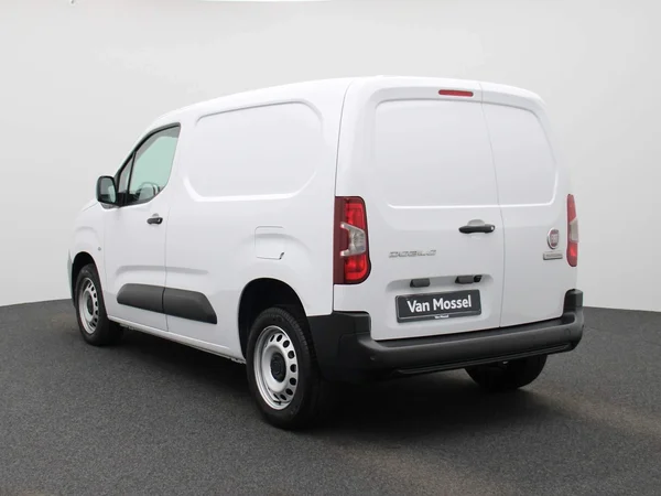 Fiat Doblò (2023) — foto 34 van 39