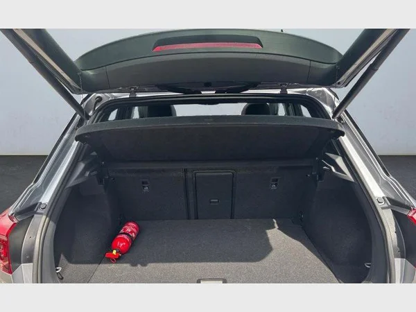 Volkswagen T-Roc (2023) — foto 18 van 25