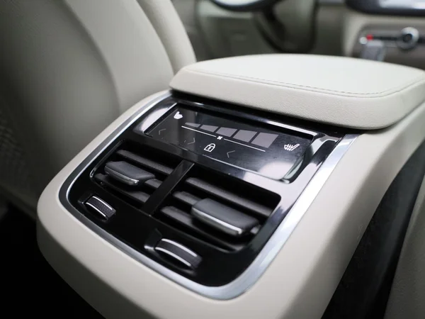 Volvo XC90 (2022) — foto 32 van 49