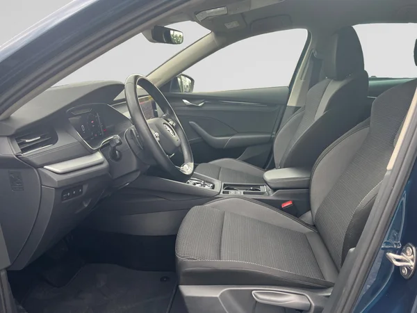 SKODA Octavia Combi (2023) — foto 14 van 18