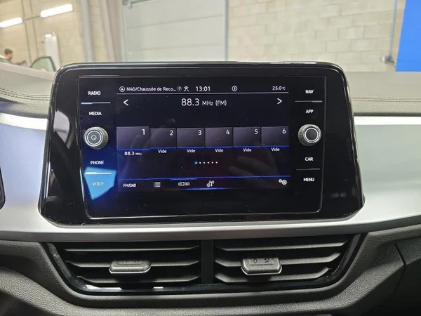 VOLKSWAGEN T-Roc (2022) — foto 8 van 29