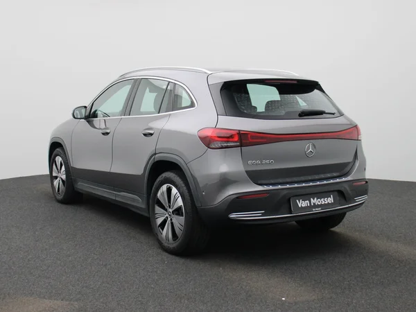 Mercedes-Benz EQA (2023) — foto 12 van 45