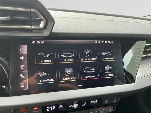 AUDI A3 Sportback (2024) — foto 11 van 21