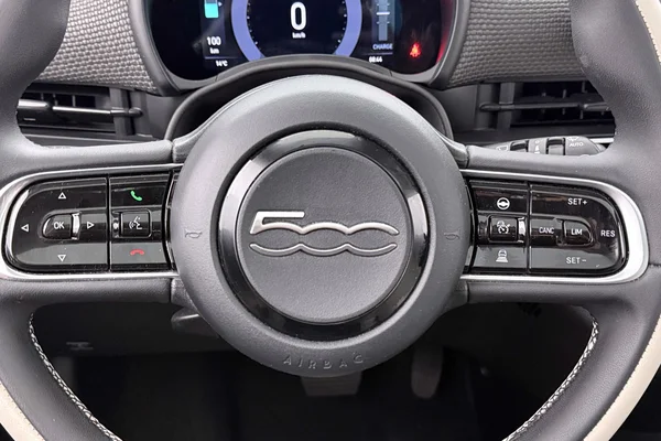Fiat E-500 (2022) — foto 24 van 35