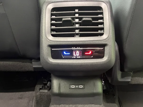 VOLKSWAGEN T-Roc (2025) — foto 16 van 24