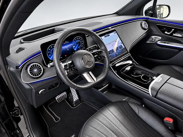 Mercedes-Benz EQE (2025) — foto 14 van 16