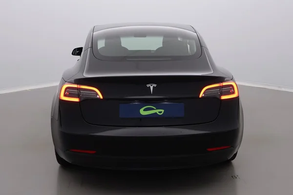 Tesla Model 3 (2023) — foto 34 van 40