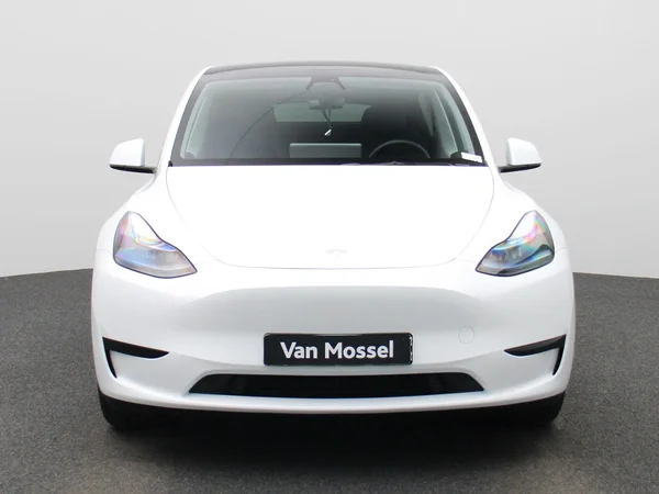 Tesla Model Y (2023) — foto 23 van 43