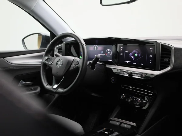Opel Mokka-e (2023) — foto 27 van 39