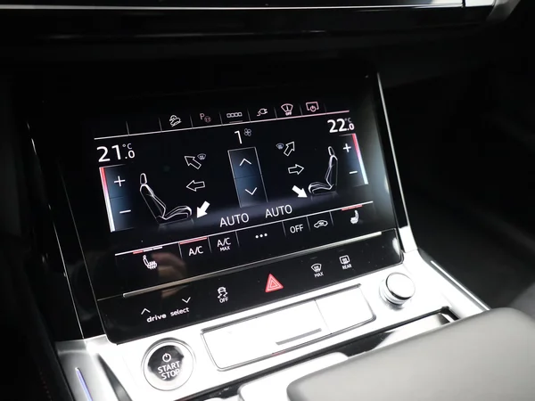 AUDI Q8 e-tron Sportback (2025) — foto 23 van 24