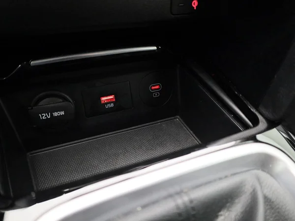 Kia cee'd (2023) — foto 19 van 41
