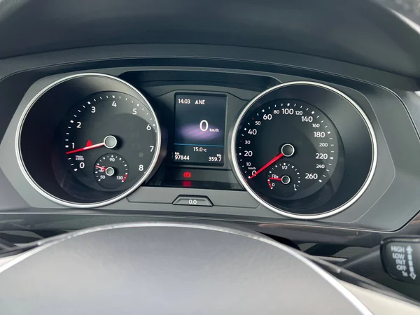 VOLKSWAGEN Tiguan (2019) — foto 19 van 20