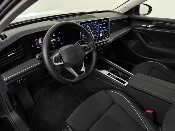 VOLKSWAGEN Passat SW (2025) — foto 16 van 19