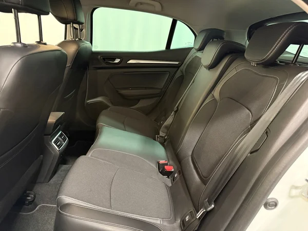 Renault Megane (2023) — foto 17 van 27