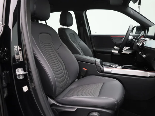 Mercedes-Benz GLB (2025) — foto 32 van 45