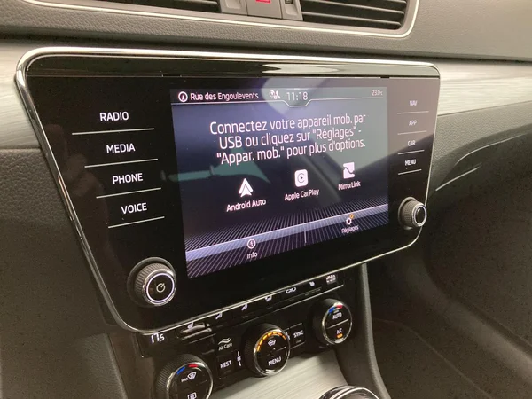 SKODA Superb Combi (2020) — foto 15 van 35