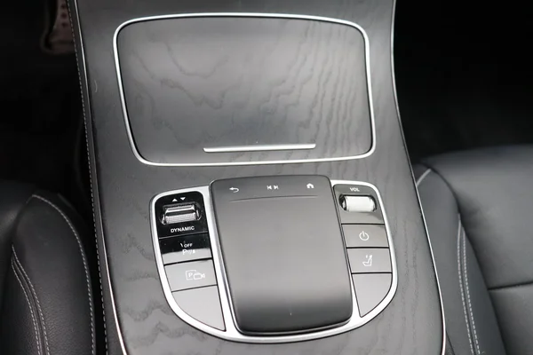 Mercedes-Benz E-Klasse (2022) — foto 8 van 29