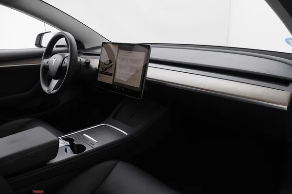 Tesla Model 3 (2023) — foto 22 van 83
