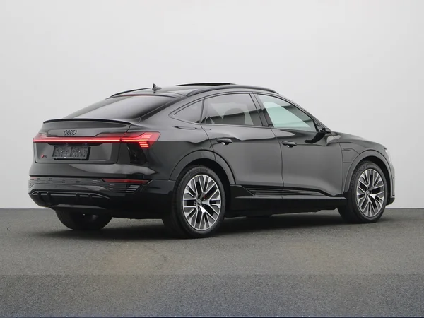 AUDI Q8 e-tron Sportback (2024) — foto 12 van 25