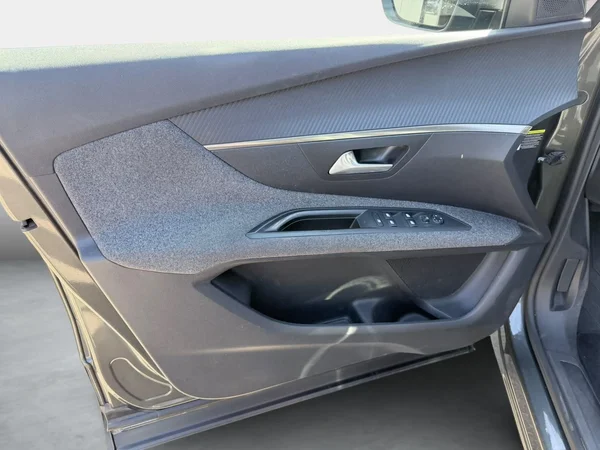 Peugeot 3008 (2018) — foto 13 van 16