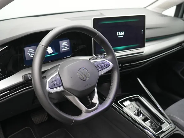 VOLKSWAGEN Golf VIII eHybrid (PHEV) (2026) — foto 2 van 25