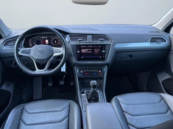 VOLKSWAGEN Tiguan (2022) — foto 2 van 30
