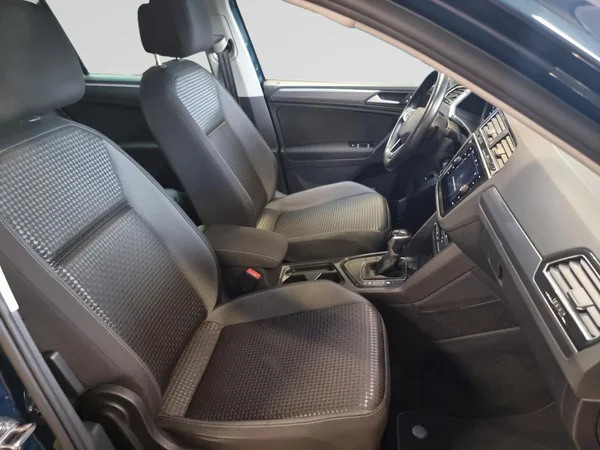 VOLKSWAGEN Tiguan (2021) — foto 18 van 23