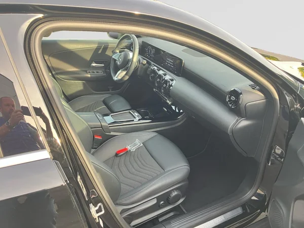 MERCEDES-BENZ A-Class (W177) (2024) — foto 2 van 24