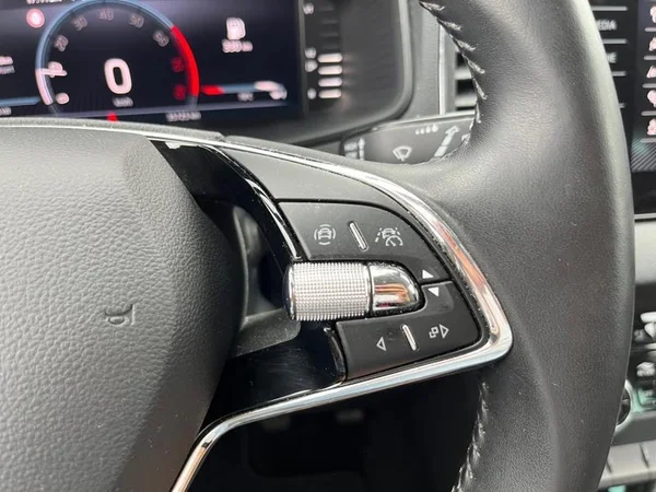 SKODA Karoq (2022) — foto 8 van 32