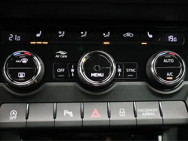SKODA Karoq (2024) — foto 9 van 21