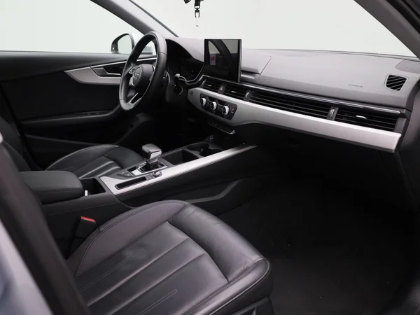 Audi A4 (2023) — foto 35 van 45