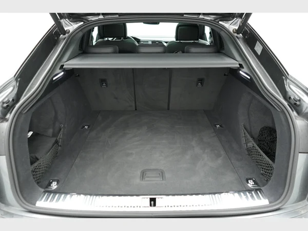 AUDI SQ8 e-tron Sportback (2023) — foto 8 van 31