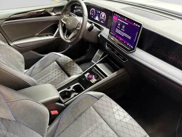 VOLKSWAGEN Tiguan (2026) — foto 13 van 15