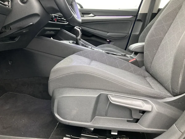 VOLKSWAGEN Golf VIII SW (2022) — foto 24 van 36