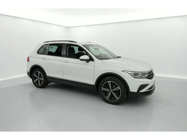 VOLKSWAGEN Tiguan (2021) — foto 32 van 36