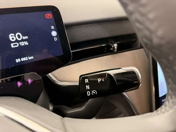Volvo EX90 (2025) — foto 10 van 25