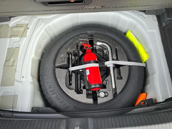 VOLKSWAGEN Polo (2024) — foto 2 van 26