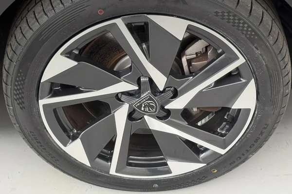 Peugeot 308 PHEV (2022) — foto 17 van 29