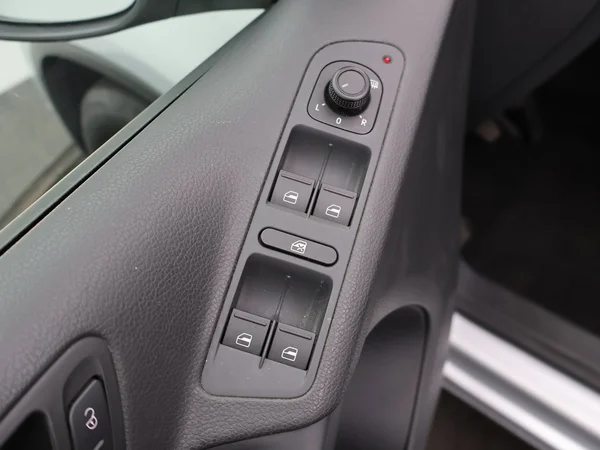 VOLKSWAGEN Tiguan (2016) — foto 9 van 25