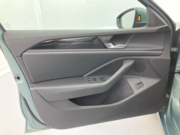 VOLKSWAGEN Passat SW (2025) — foto 16 van 36