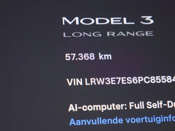 Tesla Model 3 (2023) — foto 2 van 42