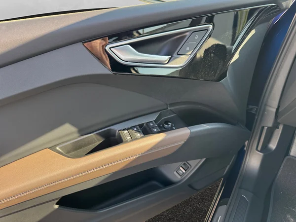 AUDI Q4 Sportback e-tron (2025) — foto 21 van 21