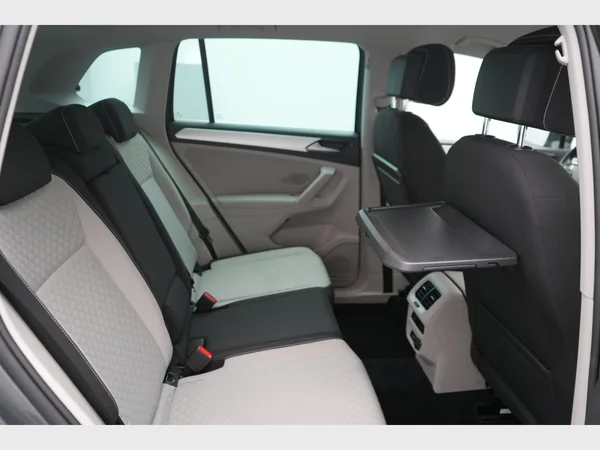 VOLKSWAGEN Tiguan (2017) — foto 10 van 27