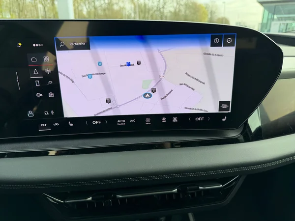 AUDI Q6 e-tron (2026) — foto 7 van 23