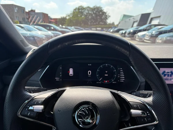 SKODA Octavia Combi Dsl (2022) — foto 6 van 24