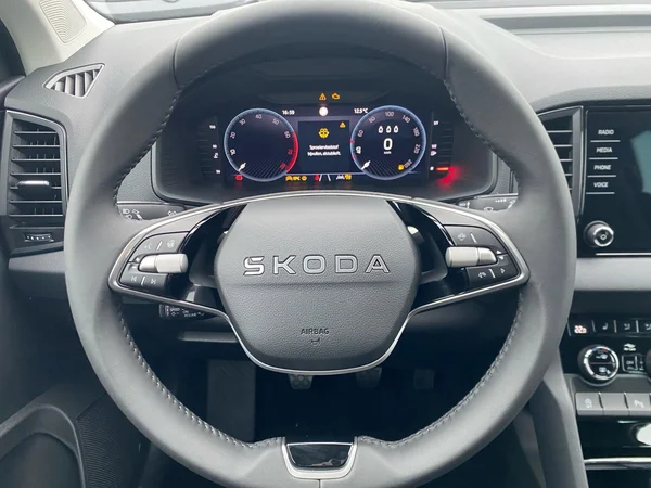 SKODA Karoq (2025) — foto 6 van 16